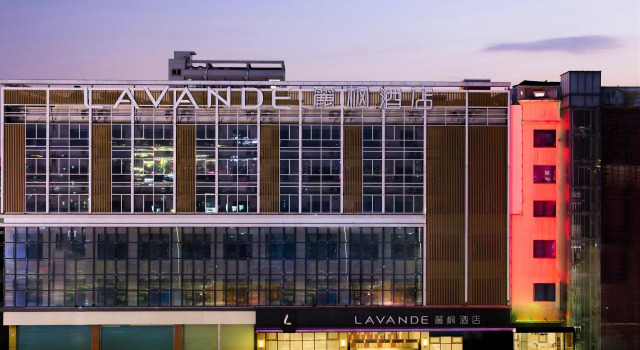 Lavande Hotel Shenzhen International Convention and Exhibition Center & Shajing Jingji Baina, Rezerwuj Hotel Hotele w Shenzhen z parkingiem, Parking