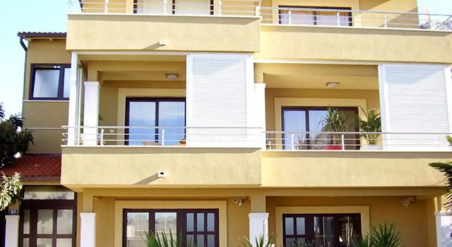 Modern Apartment in Dalmatia Near the Sea, Book Lejlighed Hoteller i Split Region med parkering, Parkering