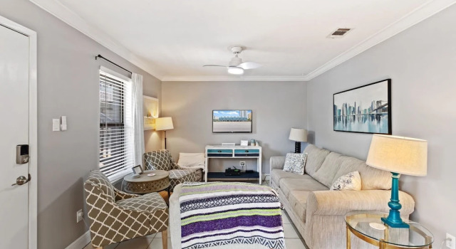 Апартаменты 2BR Condo Beach Access Pool and Walk to Hangout