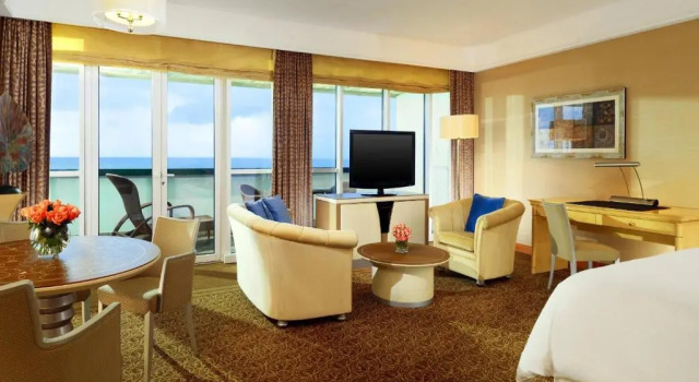 Двухместный полулюкс с балконом Sheraton Club des Pins Resort