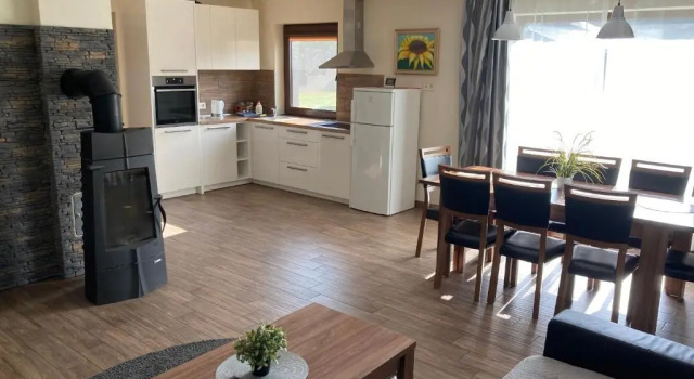 Коттедж с 3 комнатами Holiday House Strawberry