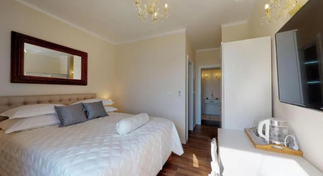 Апартаменты Chrysanta Apartments