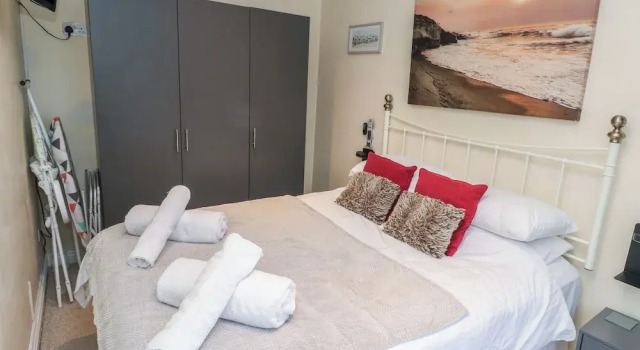 5 Lyonesse Apartments