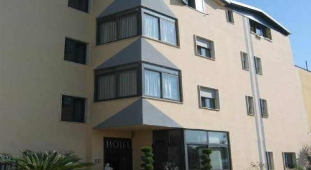Faraone, Boek Hotel Hotels in Cercola met parkeren, Parkeren