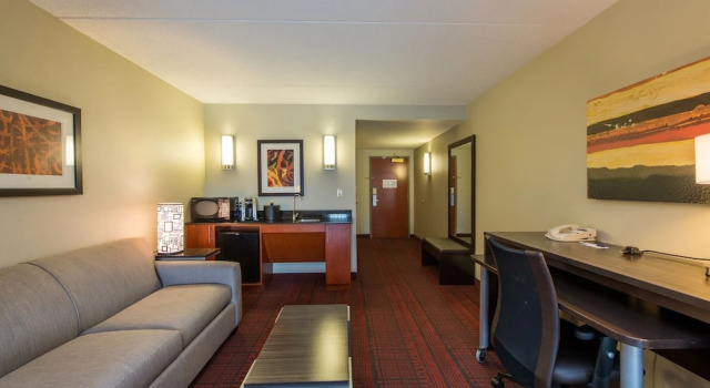 Люкс c 1 комнатой Holiday Inn Express Hotel & Suites Auburn by IHG