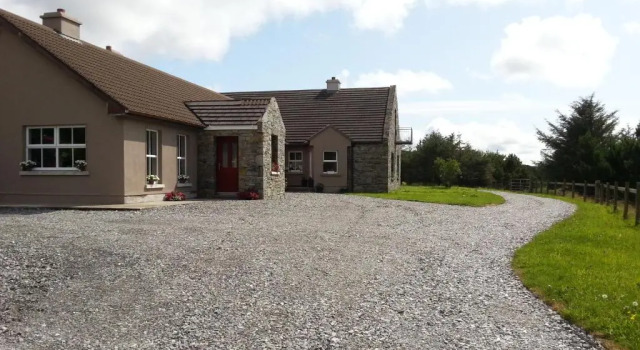 Коттедж Shanakeever Farm - Clifden Country Homes - Bookable as 2 and 3 bedroomed