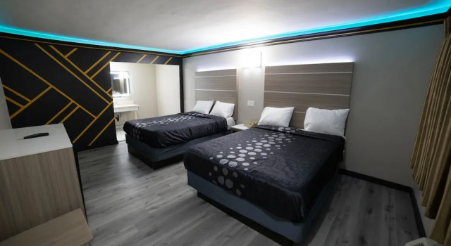 Двухместный номер Deluxe Artesia Motor Inn