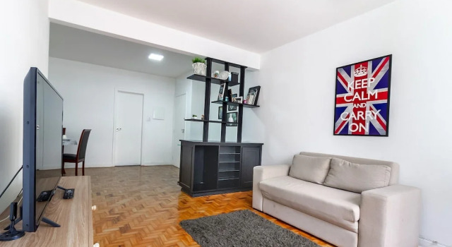 Amplo apartamento no centro, 2 quadras do metrô