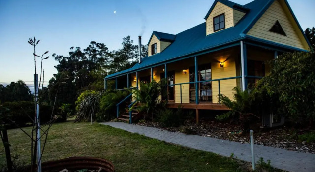 Кровать в общем номере Little Norfolk Bay Events and Chalets