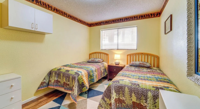 Waterfront Truckee Cabin on Donner Lake!