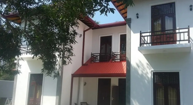 The villa has 6 bedrooms, 1 bathroom, a flat-screen Tv with satellite channels,
