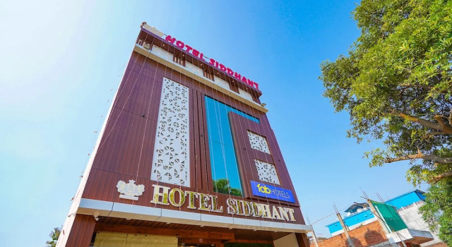 Fabhotel Siddhant, Забронировать Отель Варанаси штат Уттар-Прадеш, рядом с Олений парк в Сарнатхе