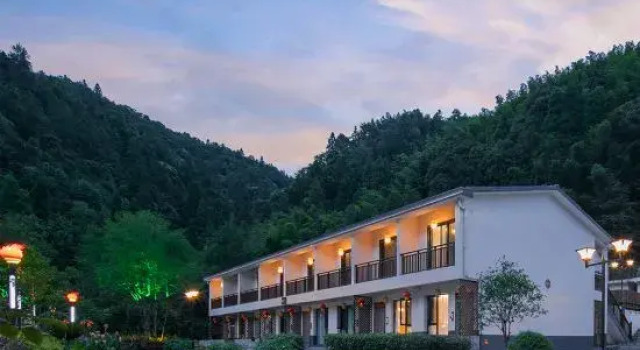 Jinggangshan Banmu Fangtang Homestay, Book Hotel Hoteller i Jian med pool, Swimmingpool