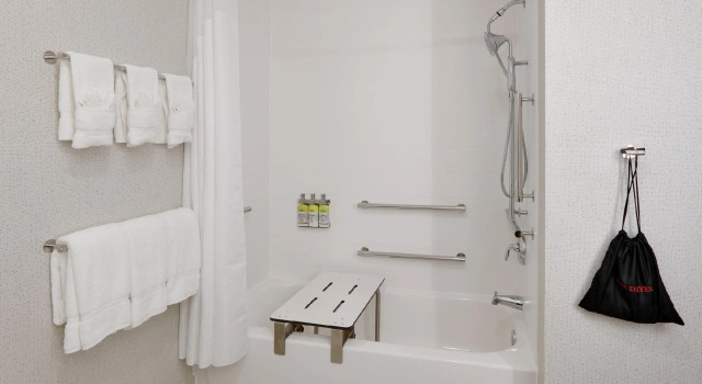 Четырёхместный номер Standard Holiday Inn Express & Suites Plano East - Richardson by IHG