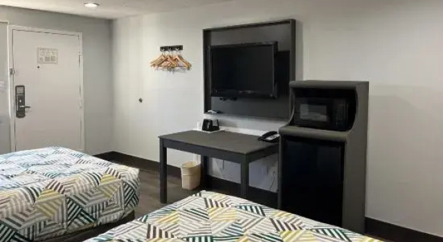 Четырёхместный номер Standard Motel 6 Greenville, NC ECU Medical Center