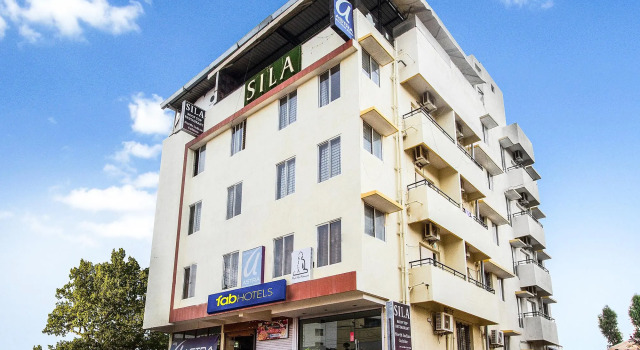 Номер Deluxe FabHotel VJR Electronic City