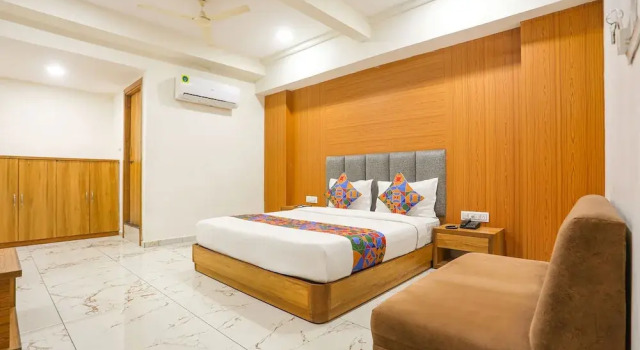 Номер Premium FabHotel Raj Villa - Nr SG Highway