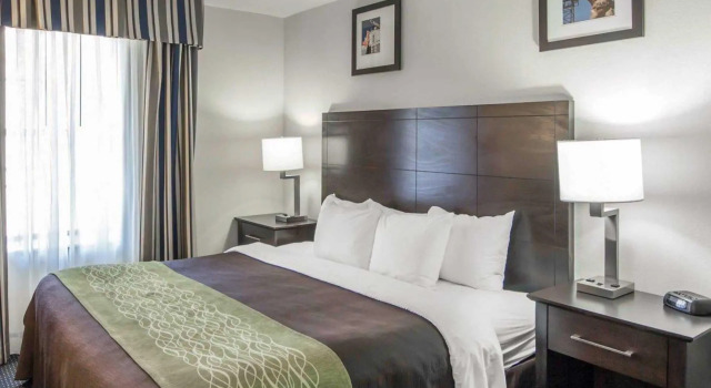 Люкс Quality Inn Tulsa-Downtown West