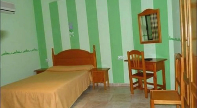 Hostal Vadillo, Забронировать Отель Отели La Vera с парковкой, Парковка