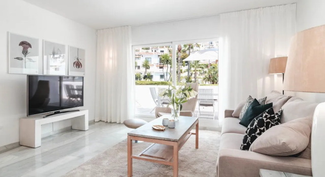 IVY- Fantastic 3 bedroom apt with private garden, Забронировать Отель Бизнес-отели Марбелья, рядом с Casino Marbella, 4* 5*