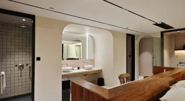 Двухместный люкс с видом на горы Kaichen Puju Hot Spring Village Resort Hotel