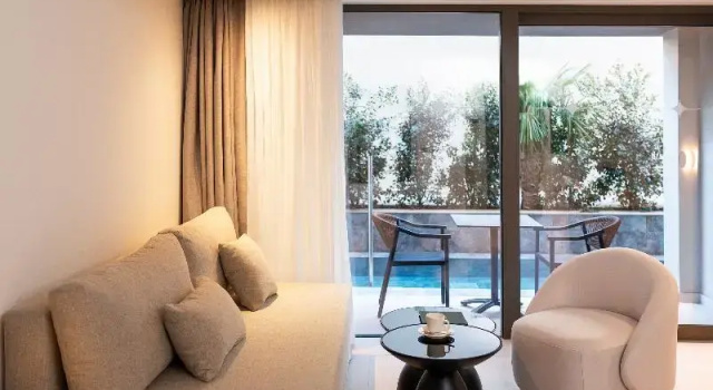 Трёхместный номер Deluxe с видом на бассейн Alizo Boutique Hotel & Spa