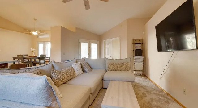 Home on Golf Course w/ Private Pool in Phoenix!, Забронировать Дом для отпуска Финикс 