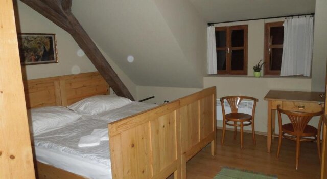 Hostinec u Zámečku Klokočov, Reserva ahora Hotel Hoteles en Pardubice Region con aparcamiento, Aparcamiento