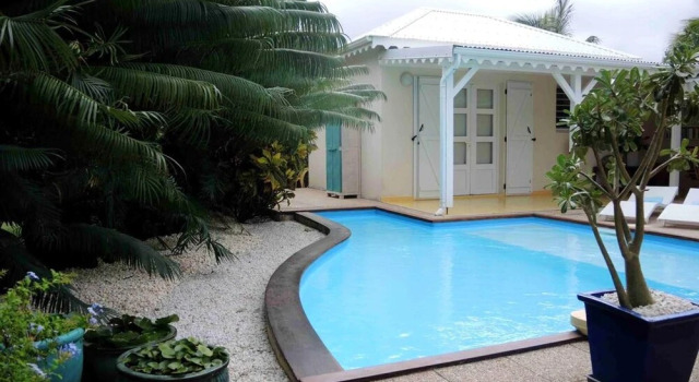 Villa With 3 Bedrooms in Saint-françois, With Private Pool, Enclosed Garden and Wifi, Rezerwuj Willa Hotele w Grande-Terre z basenem, Basen