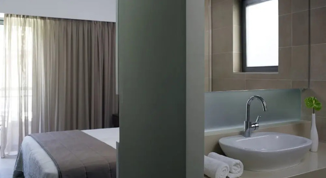 Двухместный номер Superior с балконом и с видом на город Angela Downtown Hotel