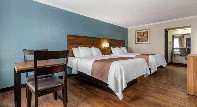 Четырёхместный номер Standard Quality Inn & Suites Ft. Jackson Maingate