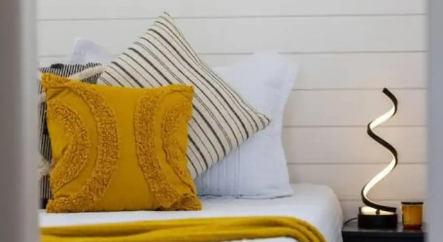 Коттедж New The Yellow Beacon-luxury Shipping Container