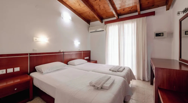 Номер Standard с балконом Canadian Hotel
