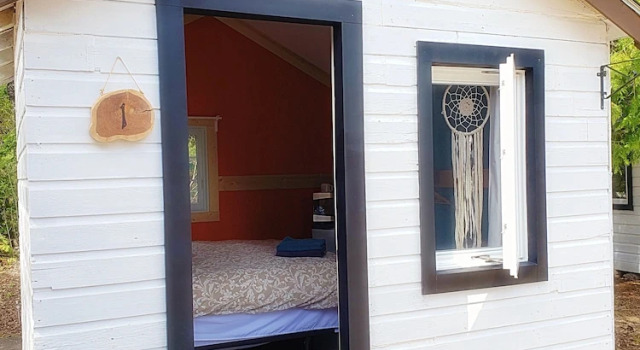 New Buddha Bing Unique Experience Cottage and Cabins, Book Feriehus Tobermory Bruce County