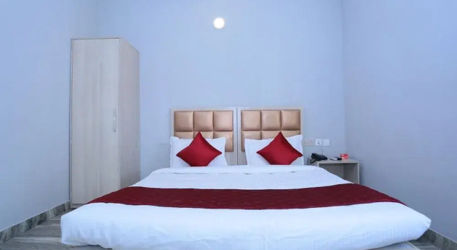 OYO Flagship 16910 Hotel Prince Palace, Book Hotel Thiruvananthapuram New Delhi