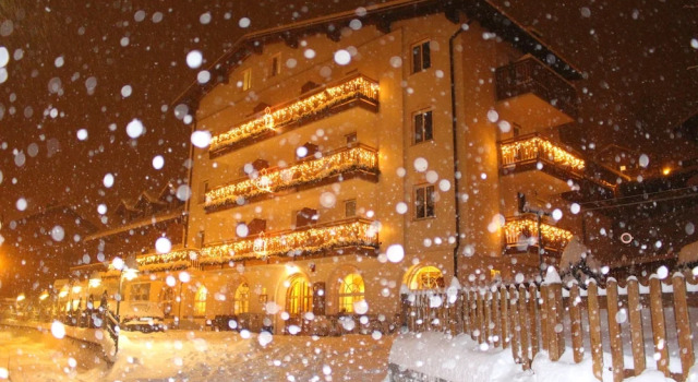 Life Hotels Rosalpina, Забронировать Отель Отели в центре Фольгария с завтраком, отели в центре Фольгария с завтраком