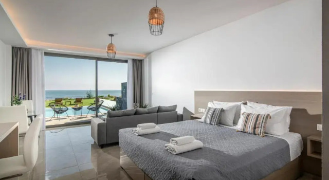 Полулюкс Ebenus Suites by Checkin