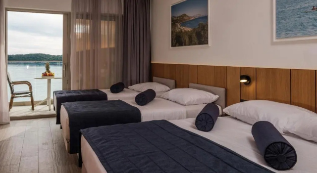 Четырёхместный номер Standard с видом на море Poseidon The Beach Hotel