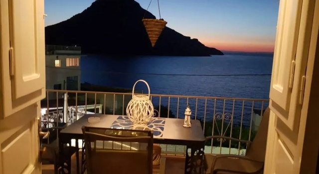 Коттедж с балконом Grande Grotta Studios - Sleeps 8 - Free Parking