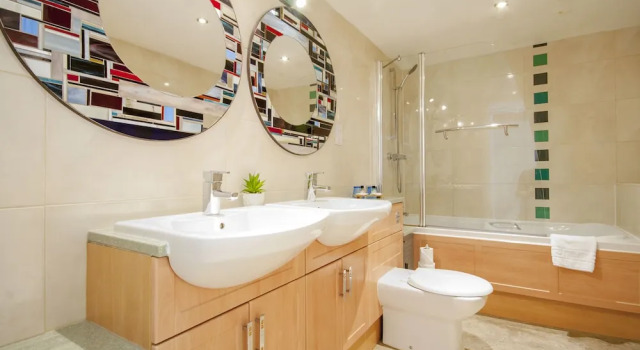 Семейный люкс The Highworth Hotel