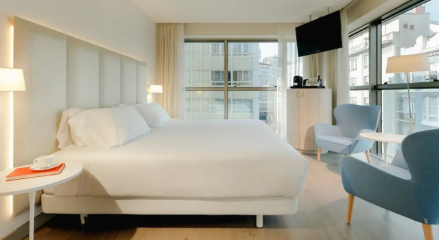 Номер Deluxe с балконом Hesperia A Coruña Centro