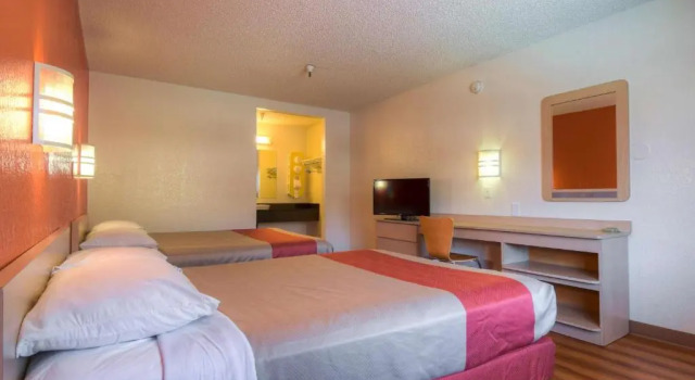 Четырёхместный номер Standard Motel 6-Santa Ana, CA