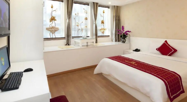 Кровать в общем номере Hanoi Holiday Diamond Hotel