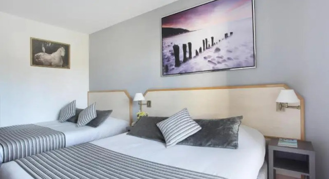 Трёхместный номер Standard с балконом и с видом на сад Logis Hôtel Le Rodin