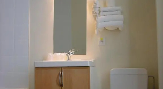 Четырёхместный номер Standard Alpha Hotel