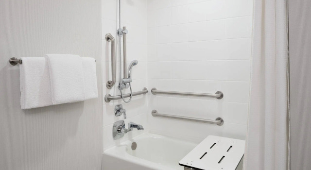 Четырёхместный номер Standard с балконом Courtyard by Marriott Flagstaff