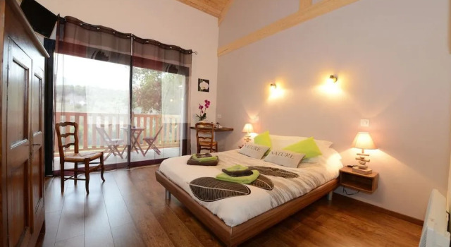 Lauz'oustal - Maison d'hôtes, Book Bed and Breakfast Hoteller i Rhône-Alps med parkering, Parkering