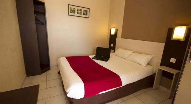 Номер Economy Brit Hotel Essentiel Sète / Balaruc