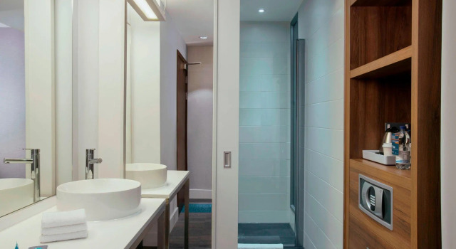 Двухместный номер Standard Aloft by Marriott Liverpool
