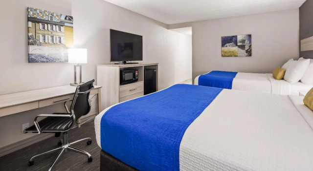 Четырёхместный номер Standard Best Western Plus Clarks Summit Scranton Hotel
